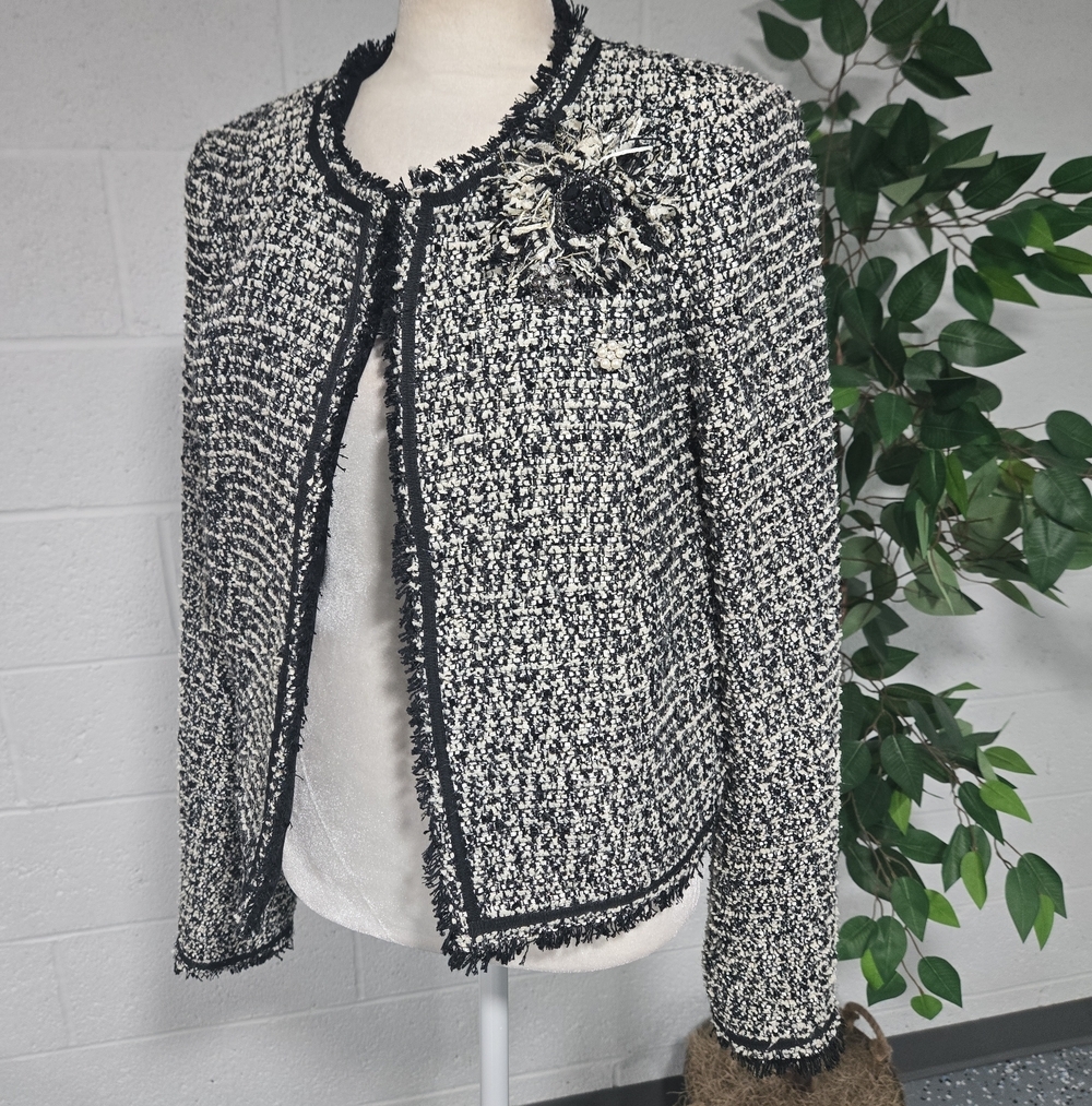 Nissa Boucle Tweed Fringe Cropped Designer Blazer Floral Wool Size 14 Medium